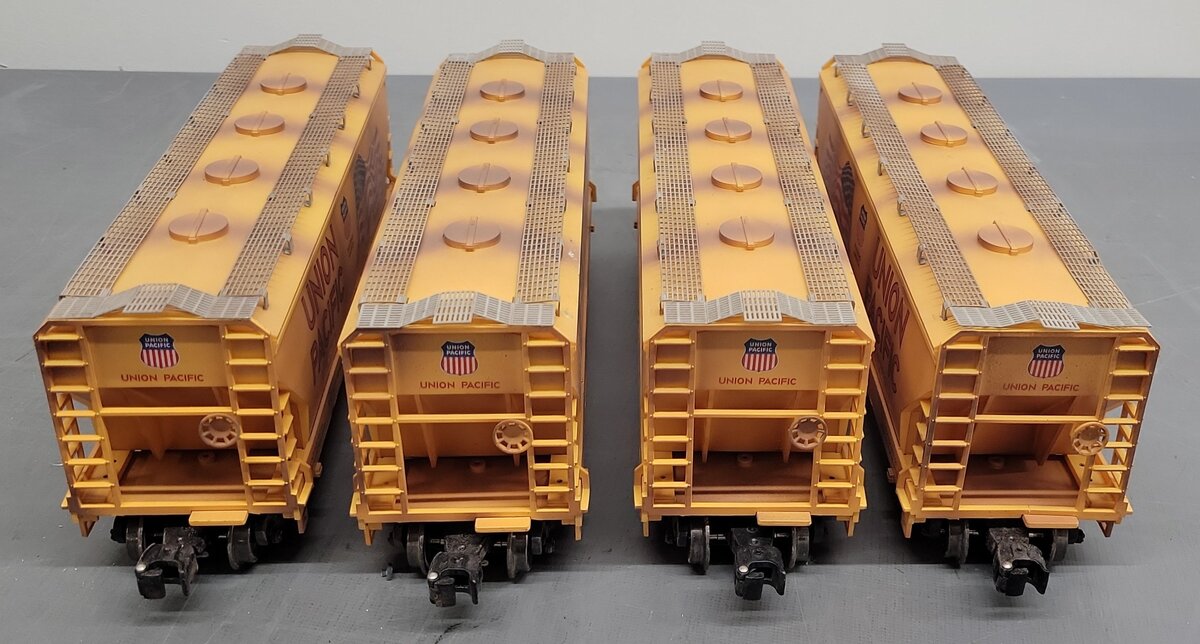 Menards 275-9239 O Gauge Union Pacific Weathered Center-Flow Hoppers (Set of 4) EX