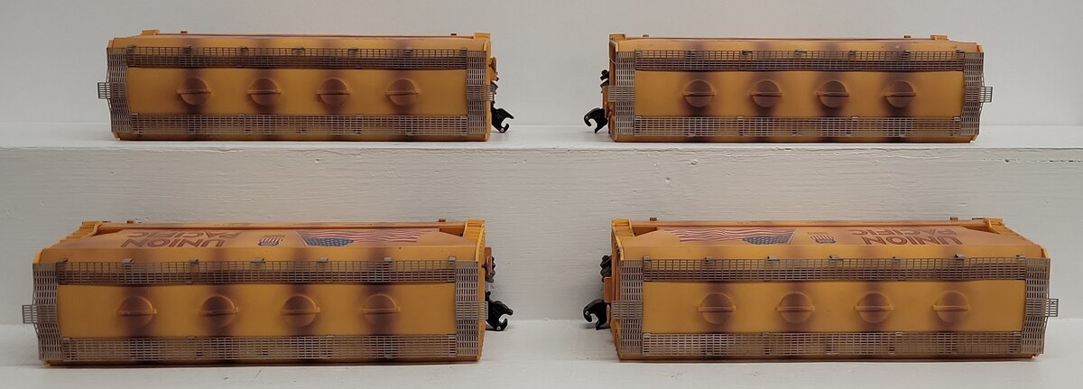 Menards 275-9239 O Gauge Union Pacific Weathered Center-Flow Hoppers (Set of 4) EX