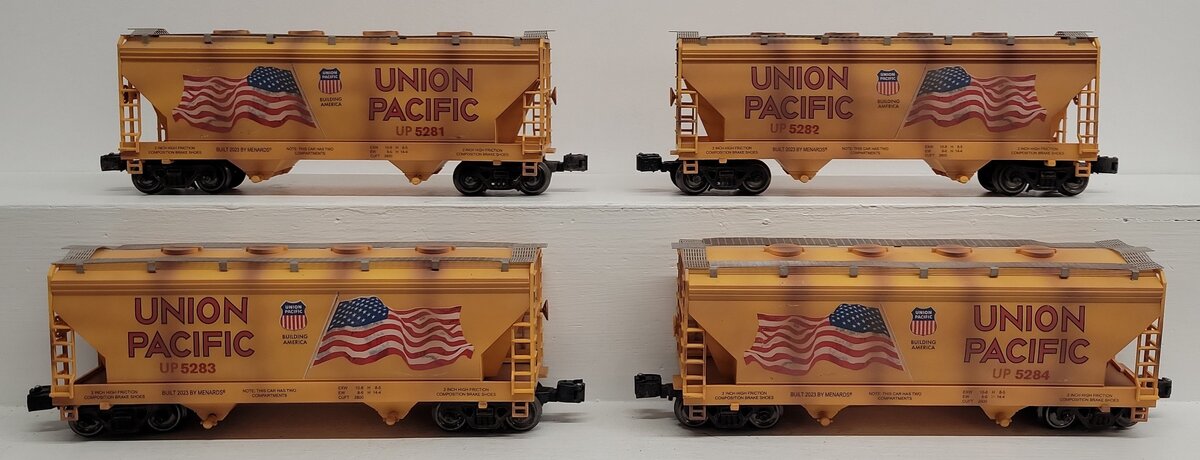 Menards 275-9239 O Gauge Union Pacific Weathered Center-Flow Hoppers (Set of 4) EX
