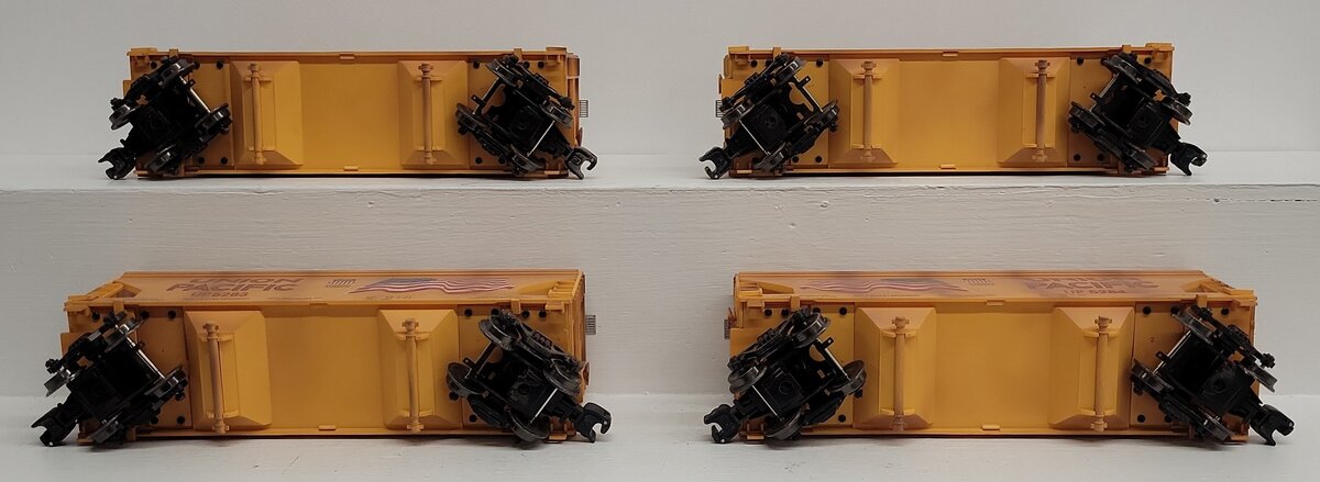 Menards 275-9239 O Gauge Union Pacific Weathered Center-Flow Hoppers (Set of 4) EX