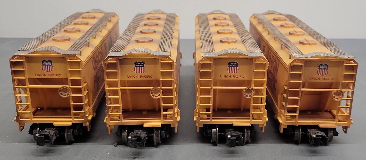 Menards 275-9239 O Gauge Union Pacific Weathered Center-Flow Hoppers (Set of 4) EX