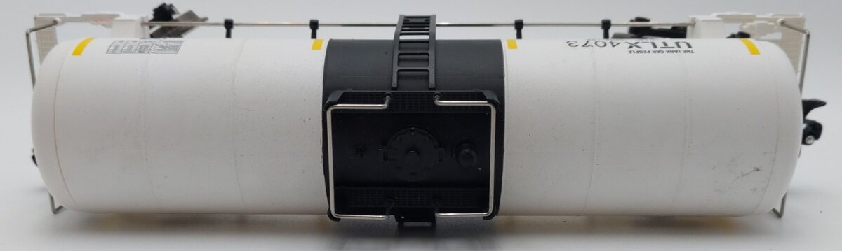 Menards 275-9218 O Gauge UTLX (White) Modern Tank Car #4073 EX