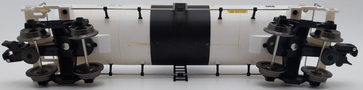 Menards 275-9218 O Gauge UTLX (White) Modern Tank Car #4093 EX