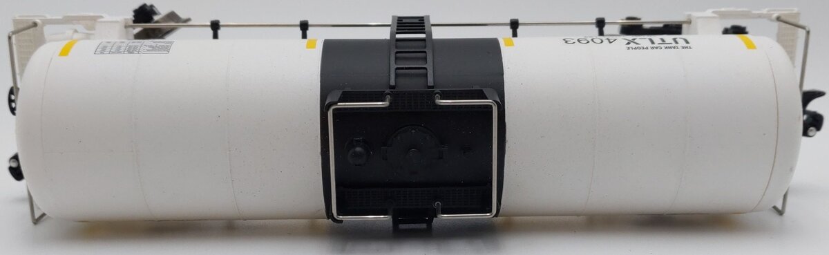 Menards 275-9218 O Gauge UTLX (White) Modern Tank Car #4093 EX