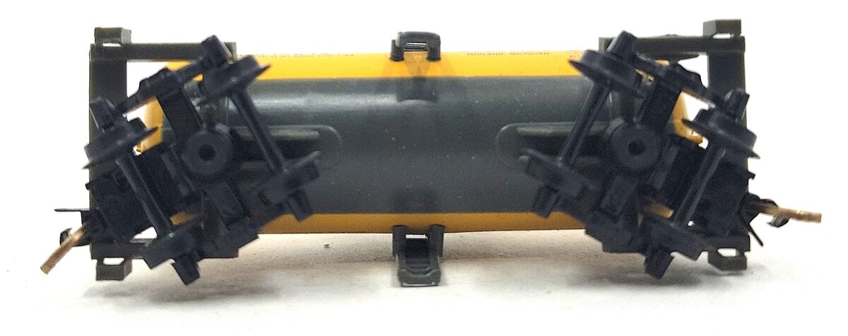 Atlas 3233 N Scale Dow Chemical "Beercan" Tank Car #10243 EX/Box