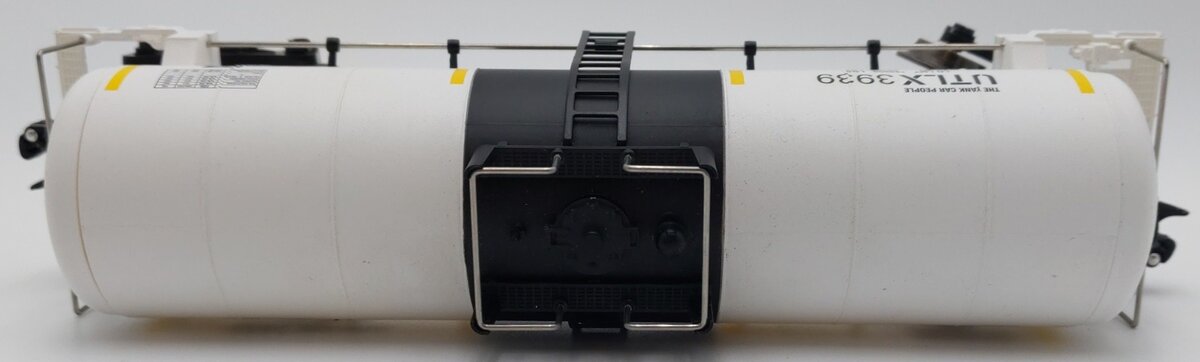 Menards 275-9218 O Gauge UTLX (White) Modern Tank Car #3939 EX