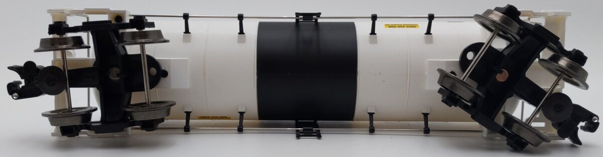 Menards 275-9218 O Gauge UTLX (White) Modern Tank Car #3939 EX