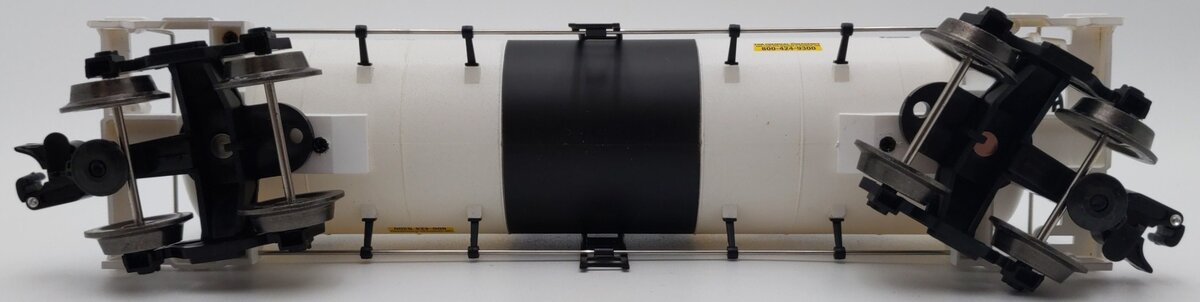 Menards 275-9218 O Gauge UTLX (White) Modern Tank Car #3929 EX