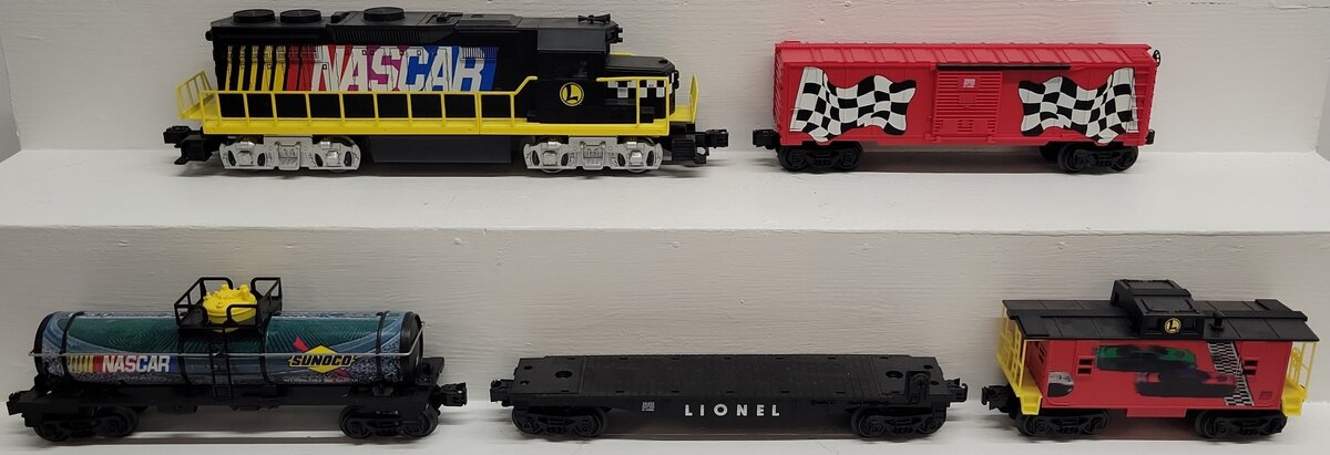 Lionel 7-11004 O Gauge NASCAR Diesel Train Set EX/Box