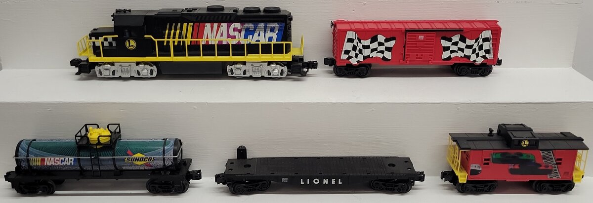 Lionel 7-11004 O Gauge NASCAR Diesel Train Set EX/Box