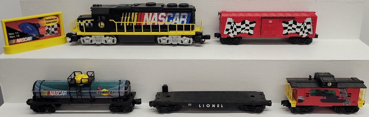 Lionel 7-11004 O Gauge NASCAR Diesel Train Set EX/Box