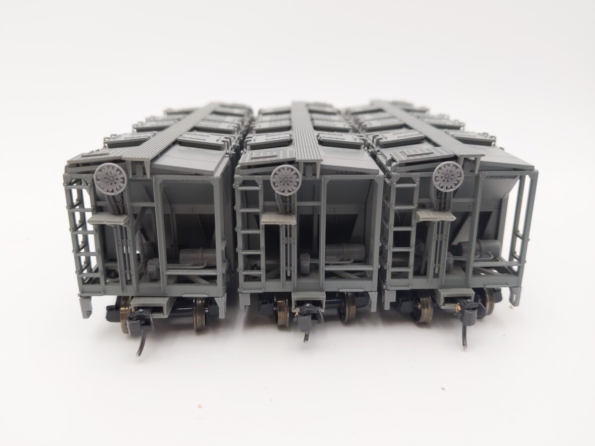 Kato 38-0110 HO Scale Rio Grande ACF 70 Ton Covered Hopper Car Kit (Set of 3) EX/Box