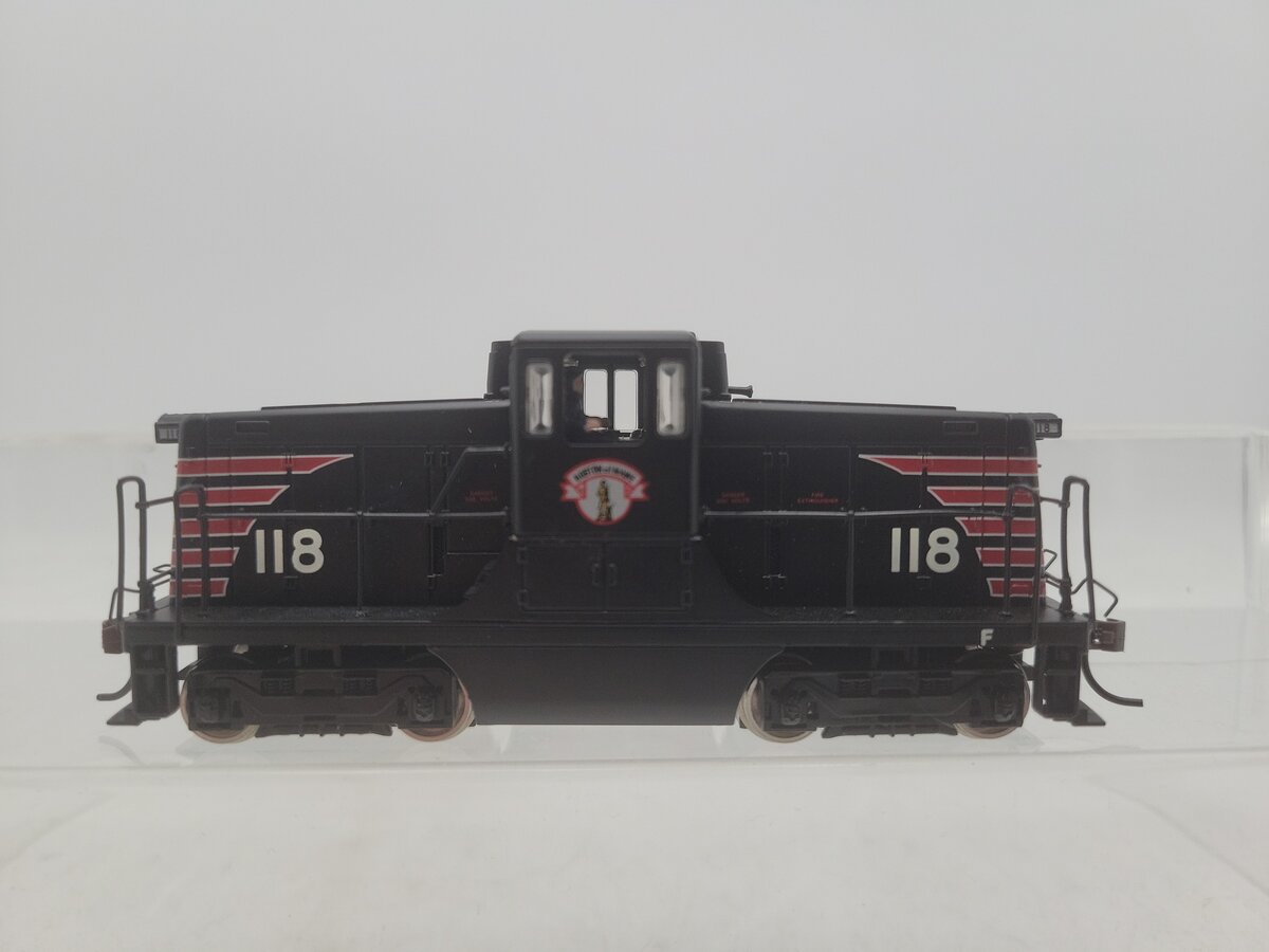 Spectrum 80022 HO Scale Boston & Maine Minuteman GE44 Ton Diesel Switcher #118 EX