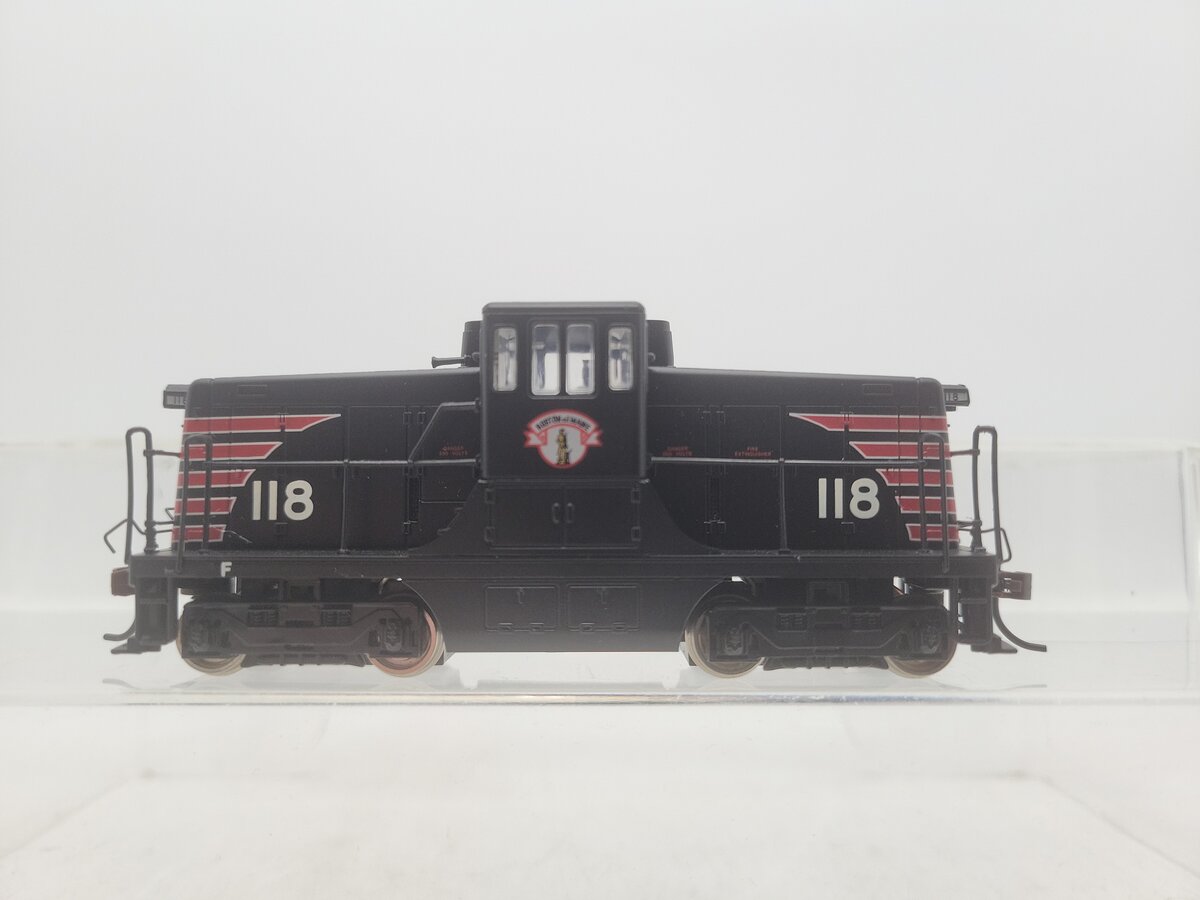 Spectrum 80022 HO Scale Boston & Maine Minuteman GE44 Ton Diesel Switcher #118 EX