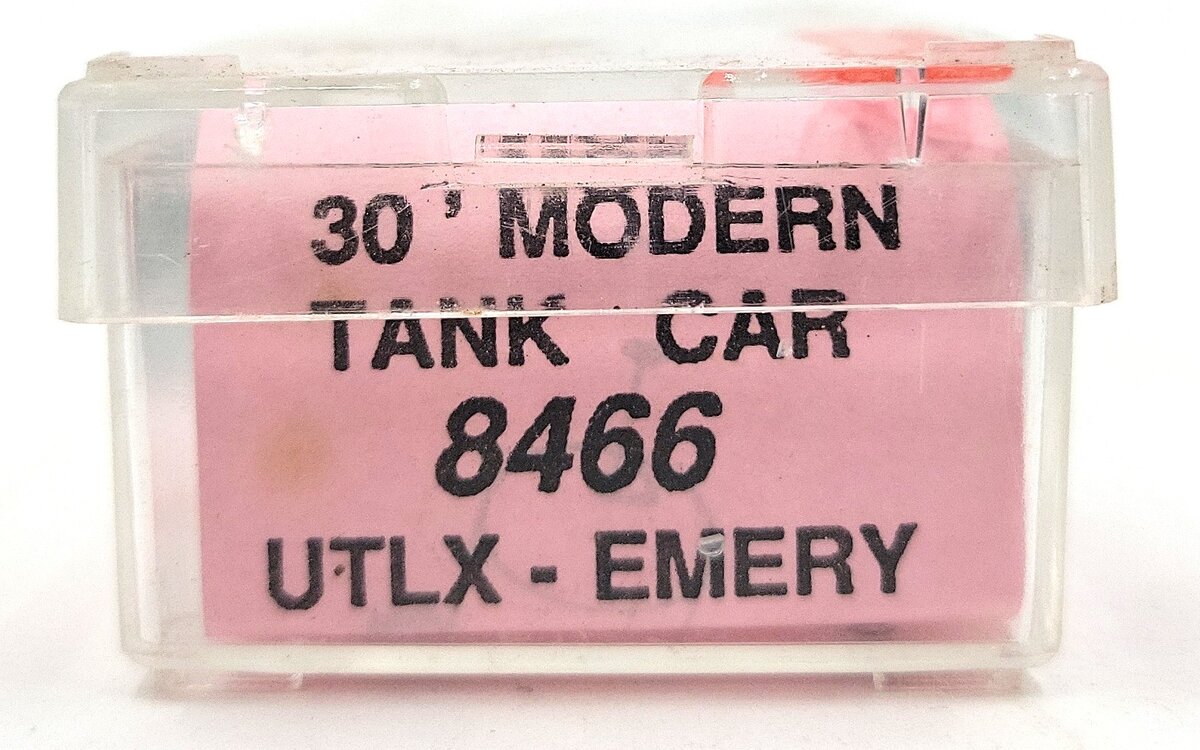 Roundhouse 8466 N Scale Emery 30' Modern Tank Car #85922 EX/Box