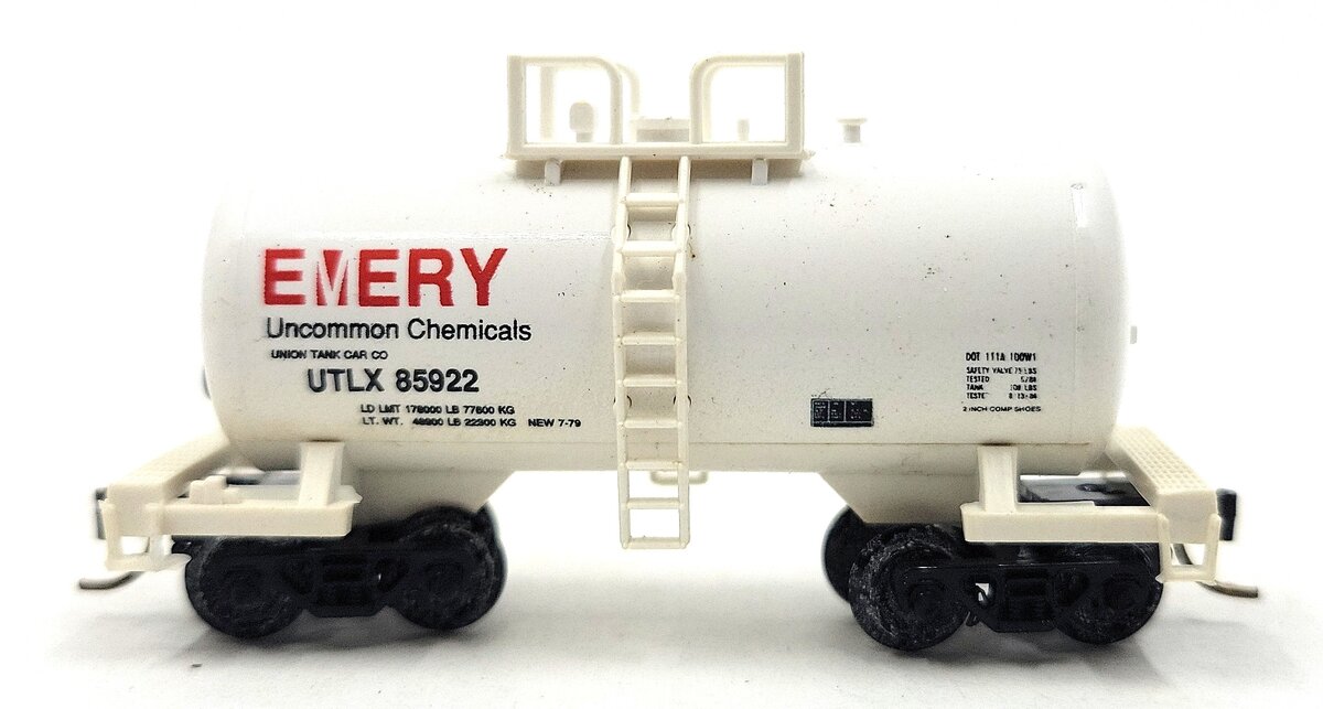 Roundhouse 8466 N Scale Emery 30' Modern Tank Car #85922 EX/Box