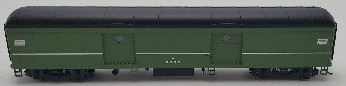 Walthers 932-5838 HO Scale Penn Central B60B Baggage Car #7673 LN