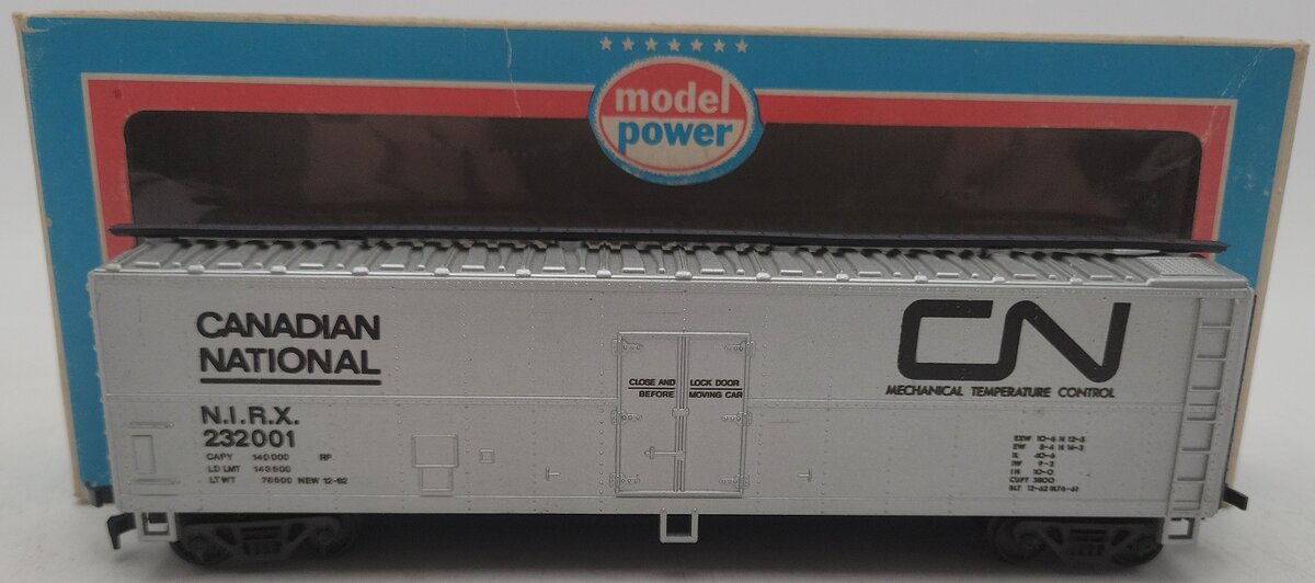 Model Power HO Scale Canadian National Boxcar #232001 EX/Box