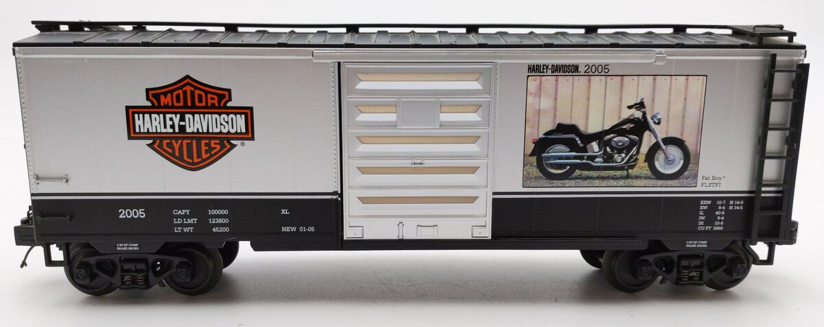 MTH 20-90228C O Gauge Harley-Davidson 2005 Fat Boy FLSTFI Boxcar EX