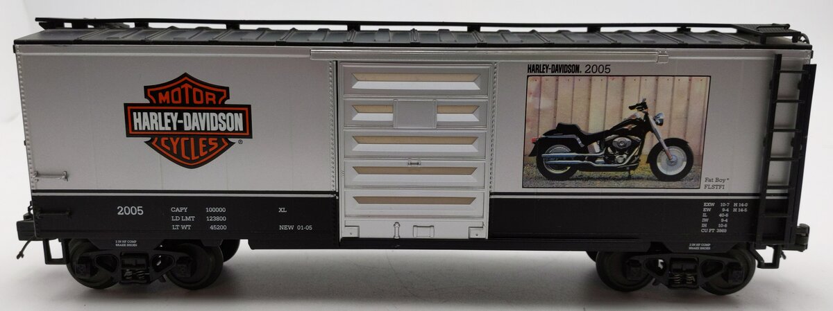 MTH 20-90228C O Gauge Harley-Davidson 2005 Fat Boy FLSTFI Boxcar EX
