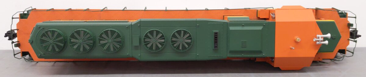 USA Trains 22306 G Burlington Northern Santa Fe SD40-2 Diesel Locomotive #6916 VG