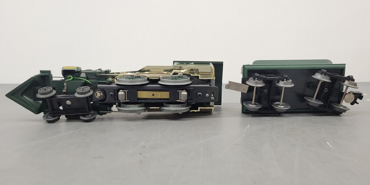 Lionel 6-8104 O Union Pacific Golden Arrow General Steam Loco #3 w/Display Case EX/Box