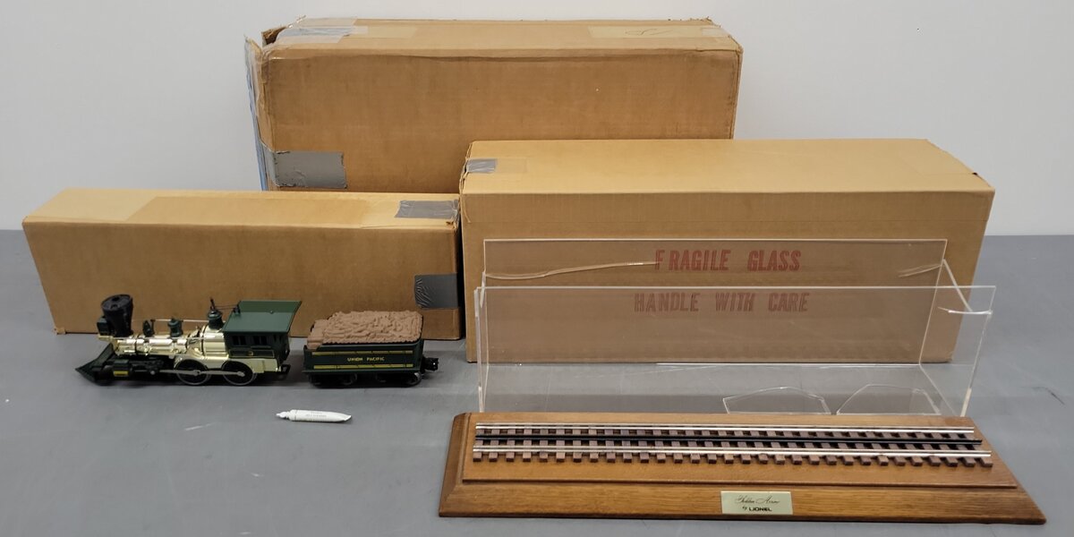 Lionel 6-8104 O Union Pacific Golden Arrow General Steam Loco #3 w/Display Case EX/Box