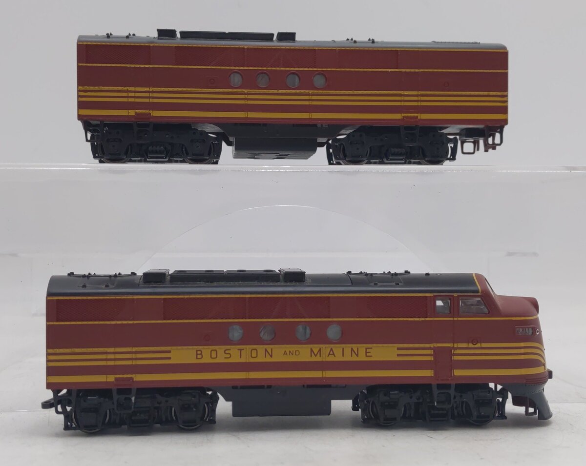 Stewart 5030 HO Boston & Maine FT A/B Powered Diesel Locomotive Set EX