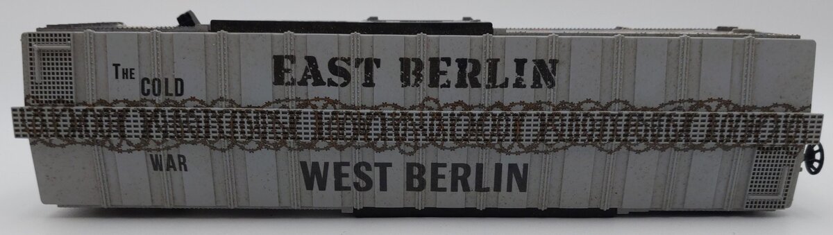 Lionel 2038080 O Berlin Wall MUSA Boxcar LN