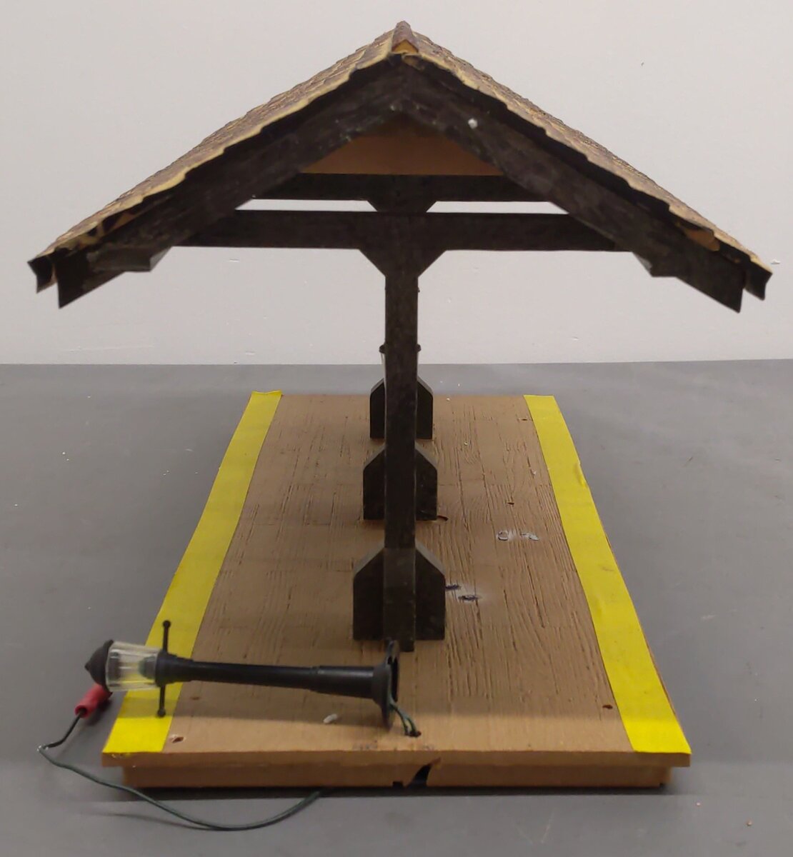 Aristo-Craft ART-7105 G Scale Covered Waiting Platform VG/Box