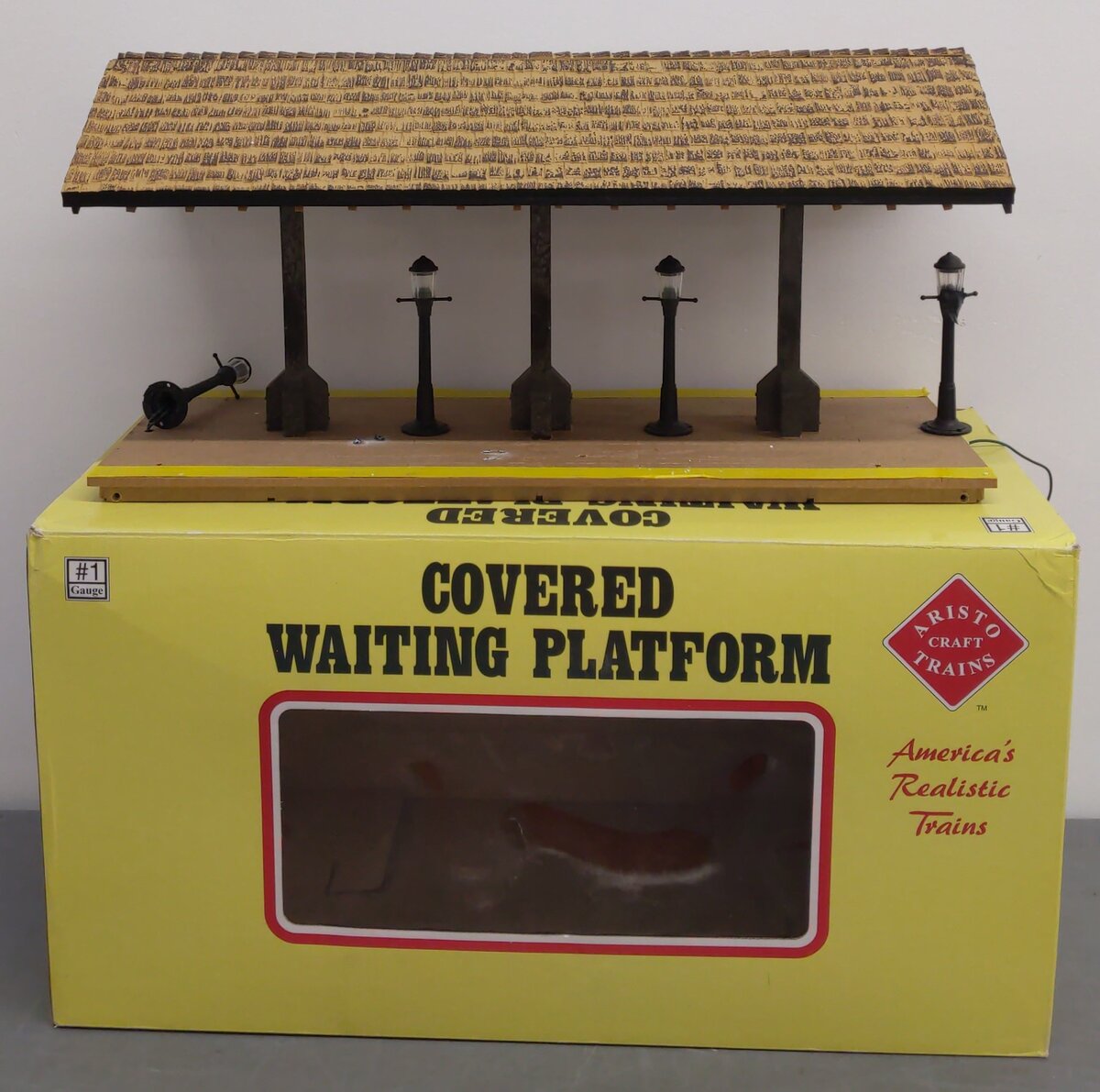 Aristo-Craft ART-7105 G Scale Covered Waiting Platform VG/Box