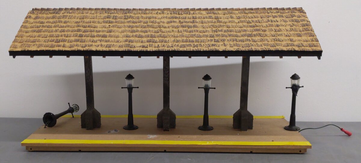 Aristo-Craft ART-7105 G Scale Covered Waiting Platform VG/Box