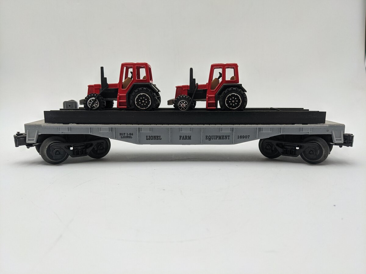Lionel 6-16907 O Gauge Flatcar with 2 Farm Tractors EX