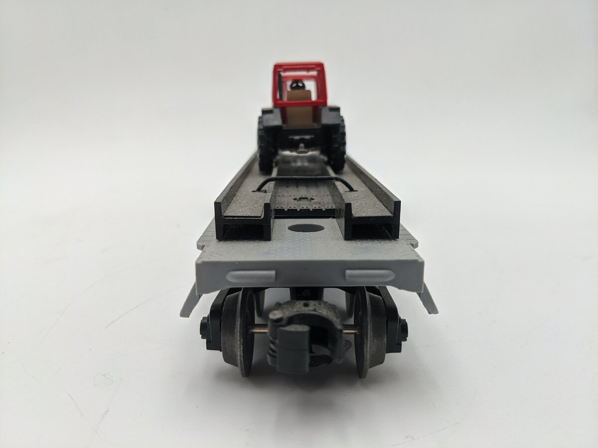 Lionel 6-16907 O Gauge Flatcar with 2 Farm Tractors EX