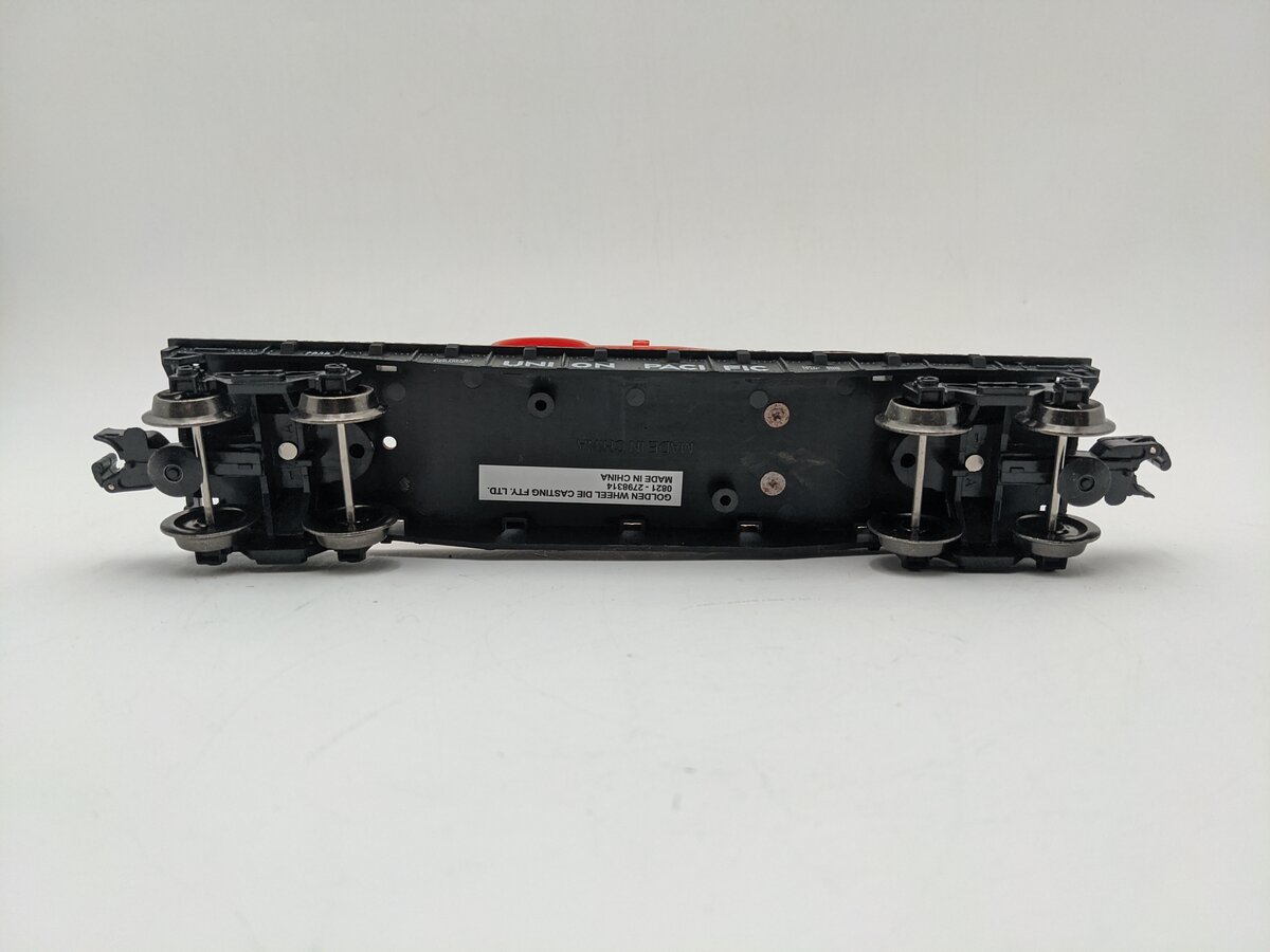 Menards 279-8320 O Gauge Union Pacific Flat Car w/ Wrecker Load #7538 EX