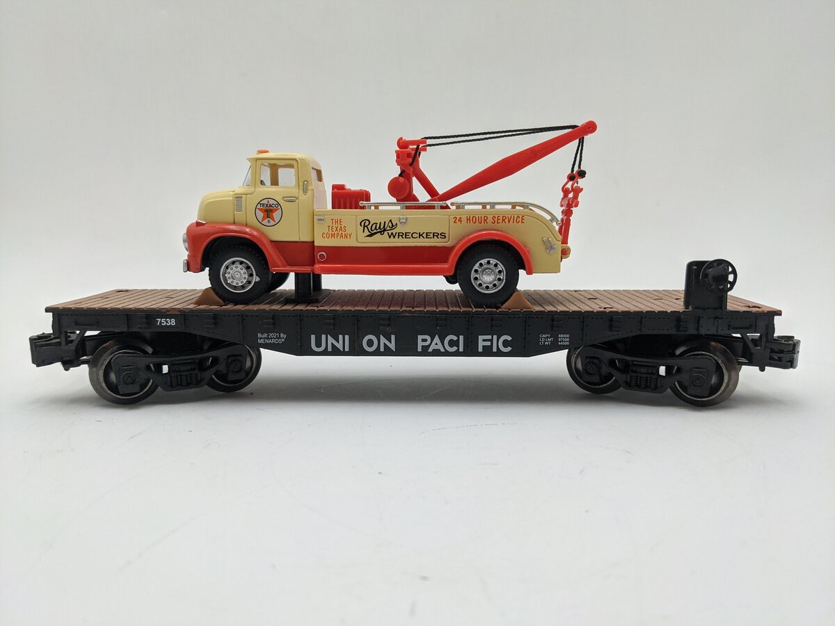 Menards 279-8320 O Gauge Union Pacific Flat Car w/ Wrecker Load #7538 EX