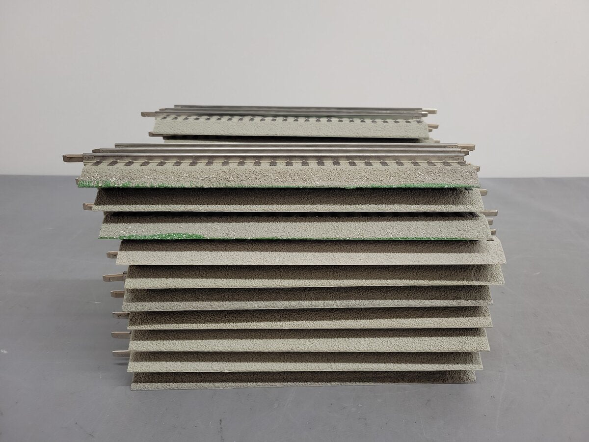 Lionel 6-12014 FasTrack 10 Inch Straight Track (20) VG
