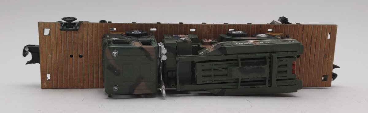 Menards 279-3964 O Gauge US Army Flatcar w/ Army Truck & HIMARS VG