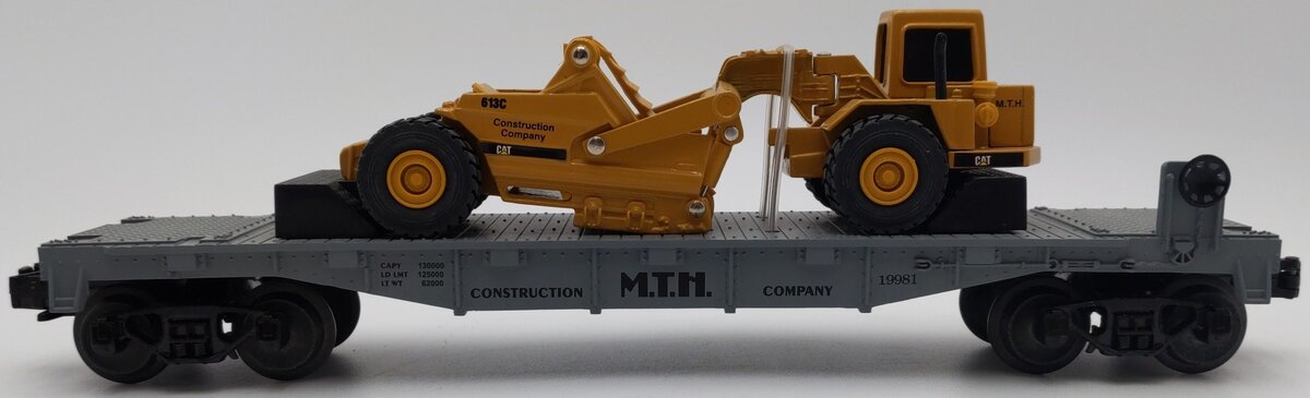 MTH 30-7616 O Gauge Construction Flatcar w/ Ertl Earth Mover #19981 EX