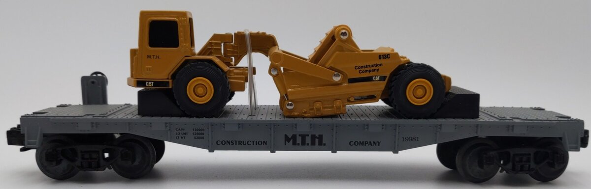 MTH 30-7616 O Gauge Construction Flatcar w/ Ertl Earth Mover #19981 EX