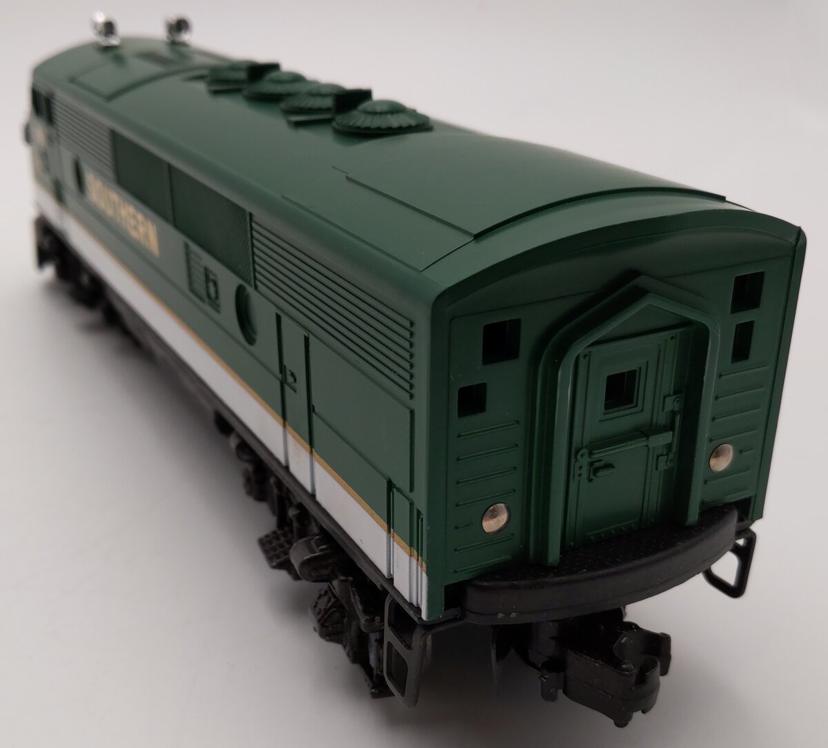 Lionel 6-8567 O Gauge Southern F3 A Non-Powered Diesel Locomotive EX/Box