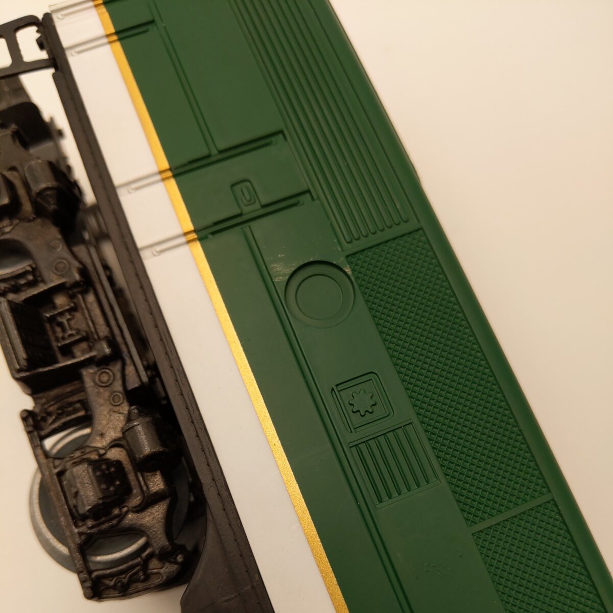 Lionel 6-8567 O Gauge Southern F3 A Non-Powered Diesel Locomotive EX/Box