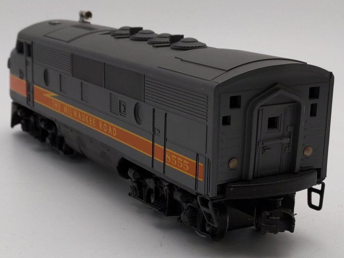 Lionel 6-8555 O Gauge Milwaukee Road F-3 Powered A Unit Diesel Locomotive/Box