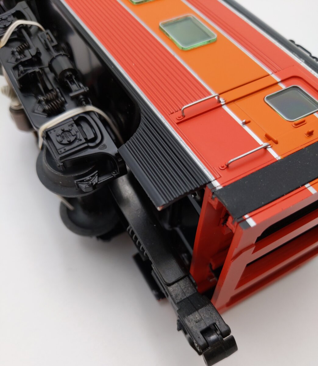 Lionel 6-25417 O Gauge Southern Pacific Daylight Coach Car #2402 EX/Box