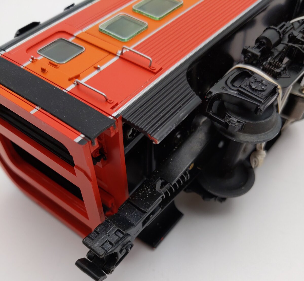 Lionel 6-25417 O Gauge Southern Pacific Daylight Coach Car #2402 EX/Box