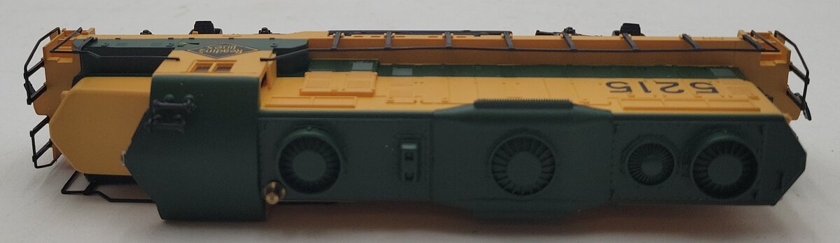 Mantua 424-521 HO Scale Reading GP-20 Diesel #5215 NIB