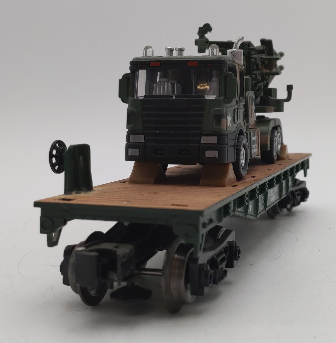 Menards 279-3479 O Gauge US Army Flatcar with Truck & Guns #6414 EX