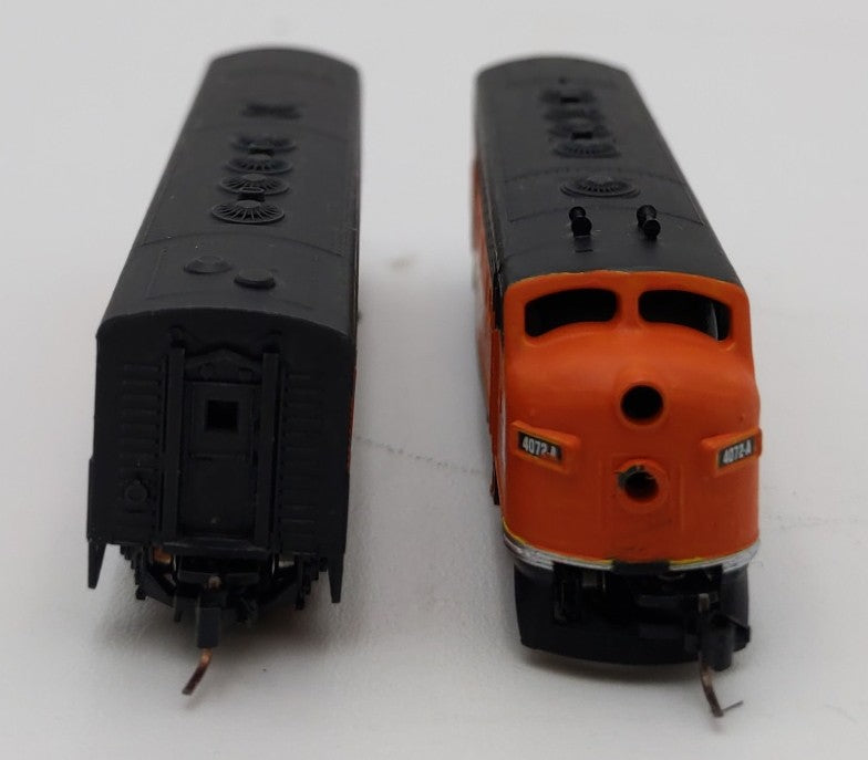 Micro-Trains Z Scale Milwaukee Road EMD F7 A/B Diesel Locomotive #721-Custom