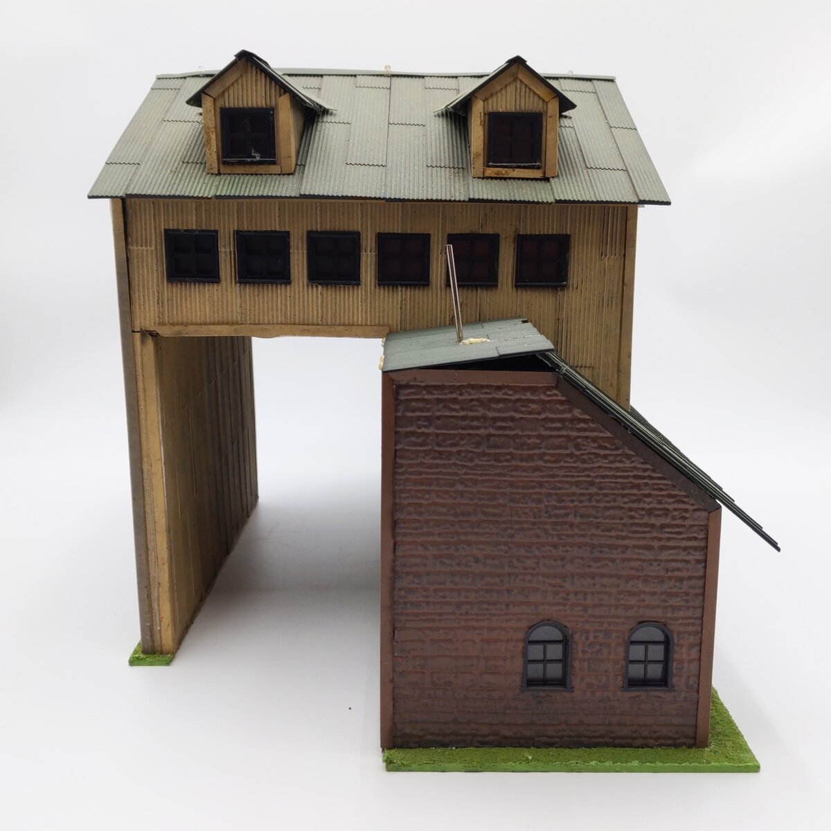 Menards 279-4428 O Scale Gamer & Thrones LED Lighted Pre-Built Building EX