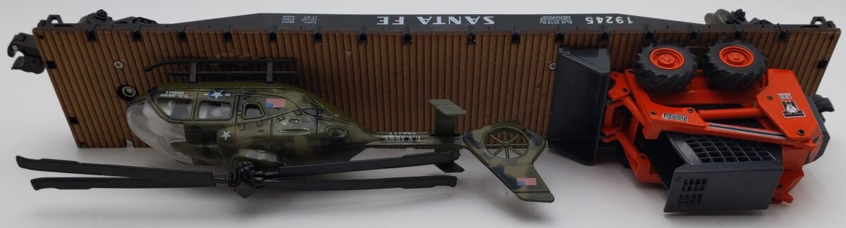 Menards O Gauge Santa Fe Flatcar #19245 - Custom Load EX